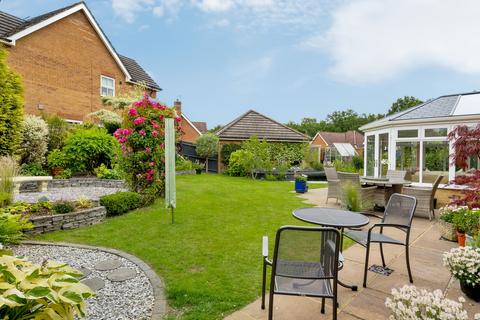 15 Turners Close, Southwater, Horsham, RH13 9LJ