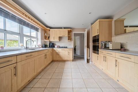 15 Turners Close, Southwater, Horsham, RH13 9LJ
