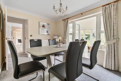 15 Turners Close, Southwater, Horsham, RH13 9LJ