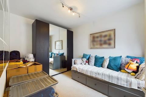 140 Linden Road, Gloucester, GL1 5HT