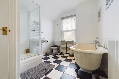 140 Linden Road, Gloucester, GL1 5HT