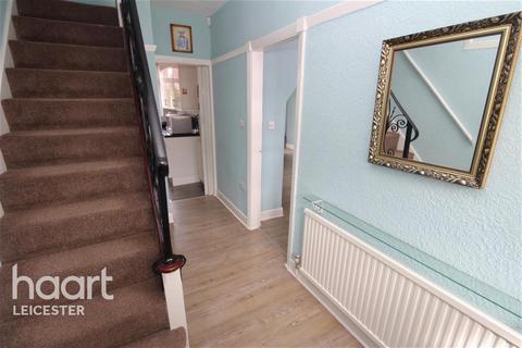 3 bedroom semi-detached house to rent, Leicester