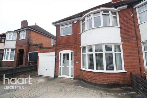 3 bedroom semi-detached house to rent, Spinney Rise, Birstall