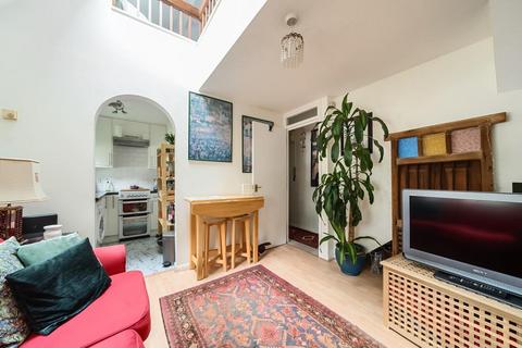 1 bedroom flat for sale, Woking,  Surrey,  GU22