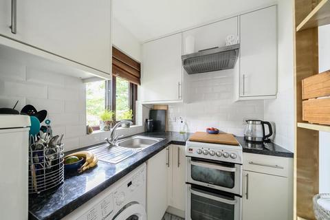 1 bedroom flat for sale, Woking,  Surrey,  GU22