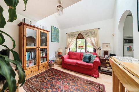 1 bedroom flat for sale, Woking,  Surrey,  GU22