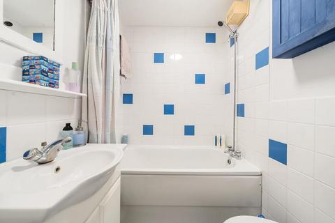 1 bedroom flat for sale, Woking,  Surrey,  GU22