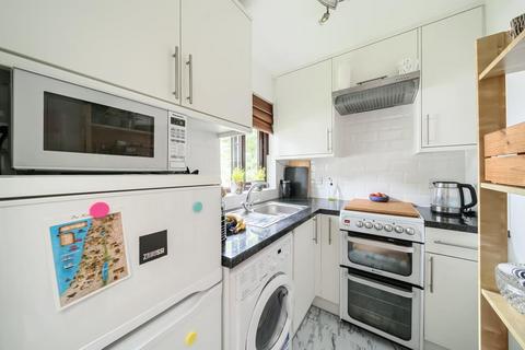 1 bedroom flat for sale, Woking,  Surrey,  GU22