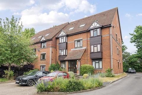 1 bedroom flat for sale, Woking,  Surrey,  GU22