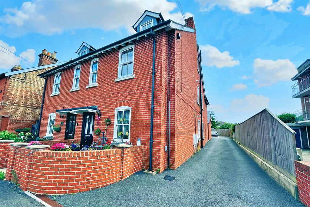 Wareham 2 bed flat to rent £950 pcm (£219 pw)