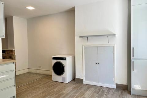 2 bedroom flat to rent, Ingles Road, Folkestone, CT20