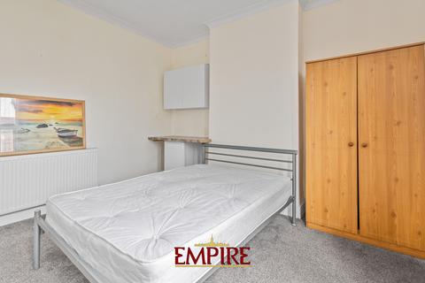1 bedroom in a house share to rent, Minstead Road, Erdington, Birmingham, B24 8PR