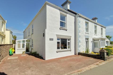 4 bedroom semi-detached house for sale, La Vielle Poste, Grouville