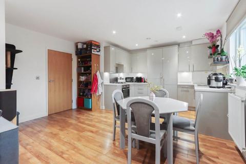 2 bedroom apartment for sale, Lily Way, Palmers Green