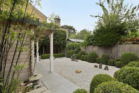 73 The Avenue, London, W13 8JS