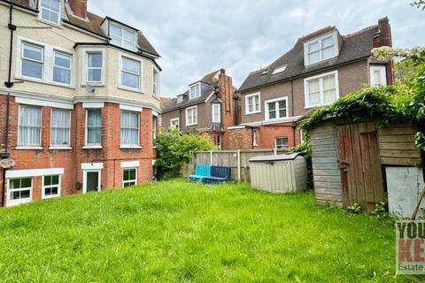 1 bedroom flat for sale, Westbourne Gardens, Folkestone, Kent CT20 2HY