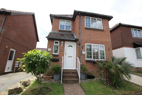 3 bedroom detached house for sale, Greenacres Drive, Hailsham