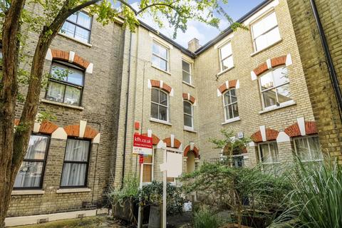 2 bedroom apartment to rent, Bonnington Square London SW8