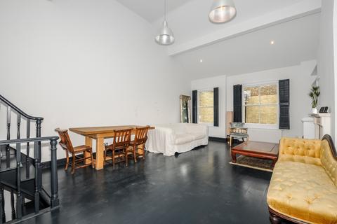 2 bedroom apartment to rent, Bonnington Square London SW8