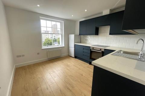 3 bedroom flat to rent, Richmond Place, Brighton, East Sussex