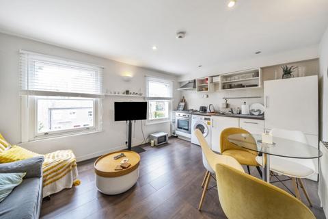 2 bedroom flat to rent, Merton Road  Wandsworth SW18