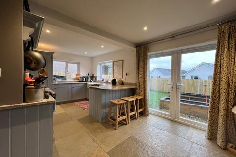 21 Cwmbeth Close, Crickhowell, NP8 1DX