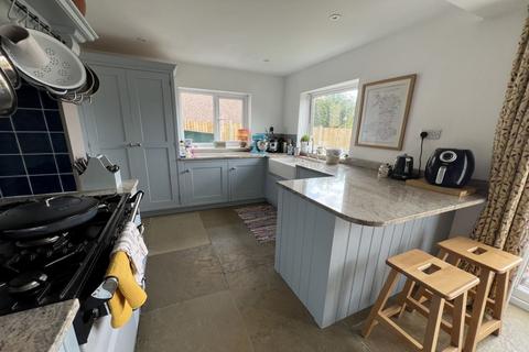 21 Cwmbeth Close, Crickhowell, NP8 1DX
