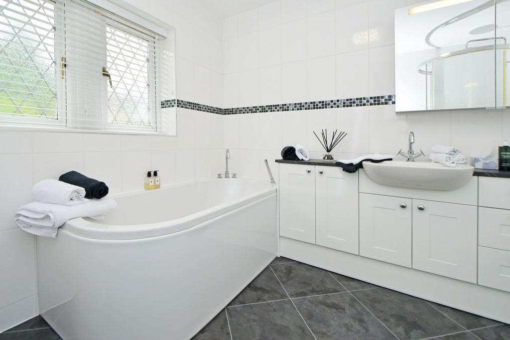 Bedroom one en-suite (ground floor)