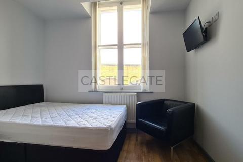 1 bedroom in a flat share to rent, Threadworks, Threadneedle Street, Huddersfield, HD1 2HF