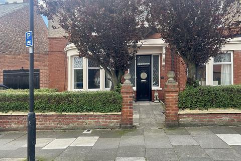2 bedroom ground floor flat for sale, Holly Avenue, Whitley Bay, Tyne and Wear, NE26 1EB