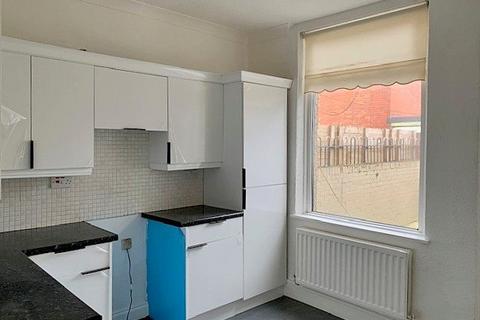 2 bedroom terraced house to rent, Manor Road,