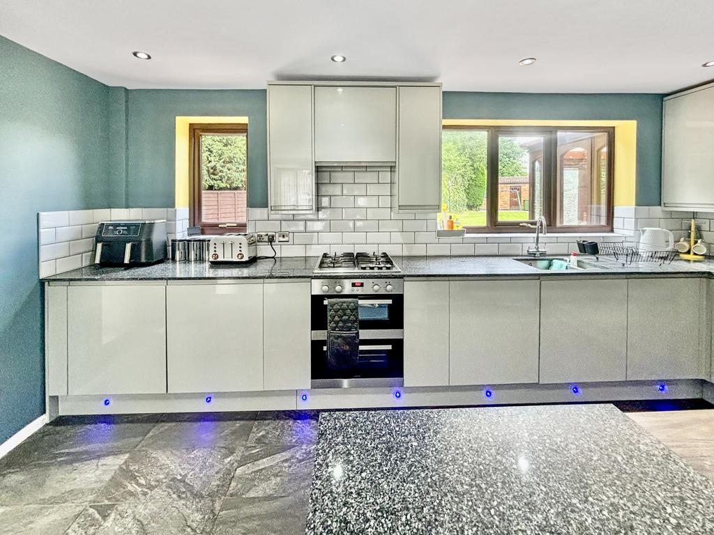Modern Re-Fitted Kitchen