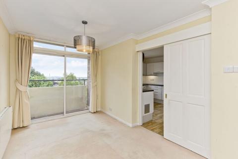 3 bedroom flat for sale, 8 Ravelston Heights, Edinburgh EH4 3LX