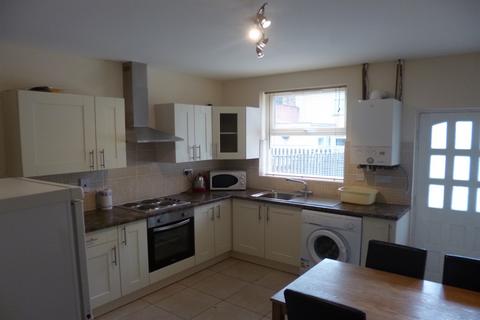 4 bedroom terraced house to rent, Chippendale Street, Lenton, NG7 1HB