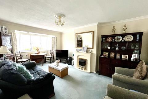 2 bedroom maisonette for sale, Moor Lane, Chessington, Surrey. KT9 2AT