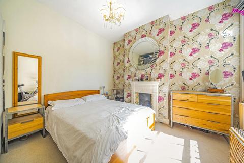 2 bedroom maisonette for sale, Stapleton Road, Tooting
