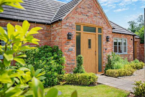 2 bedroom detached bungalow for sale, Astwood Lane, Redditch B96