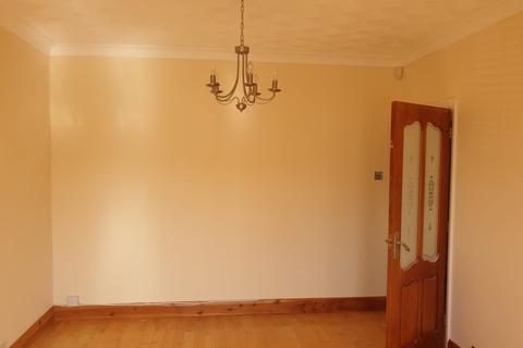4 bedroom detached house to rent, Courtlands Drive, Watford WD17