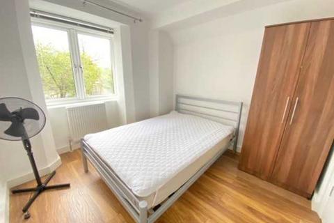2 bedroom end of terrace house to rent, St Andrews Road, Acton