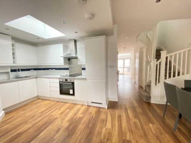 St Andrews Road, Acton 2 bed end of terrace house - £2,500 pcm (£577 pw)