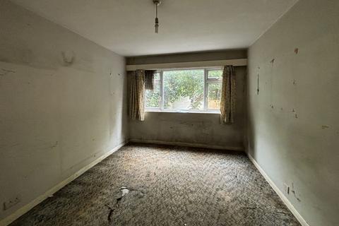 2 bedroom flat for sale, 3 Dulwich Court, Keswick Gardens, Ganst Hill, Essex, IG4 5ND