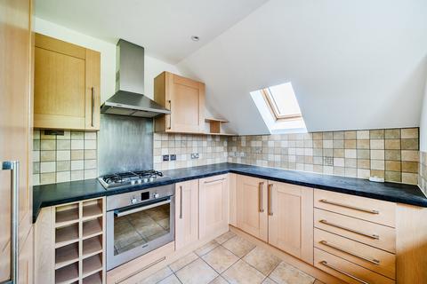 2 bedroom flat for sale, Old Woking Road, West Byfleet, KT14