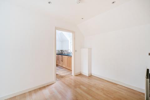 2 bedroom flat for sale, Old Woking Road, West Byfleet, KT14