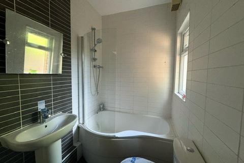 Flat 1, 20 Worple Road, Epsom, KT18 5EF