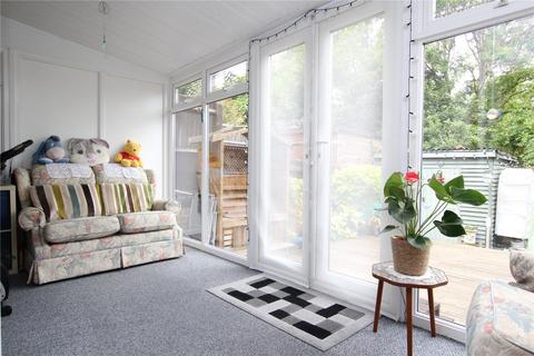 28 Hatton Close, London, SE18 2PX