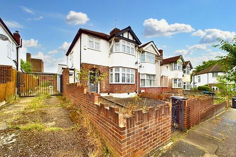 3 bedroom end of terrace house for sale, Milton Grove, London, N11