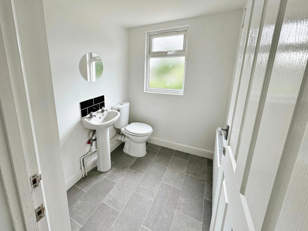 Shower Room (2nd floor)