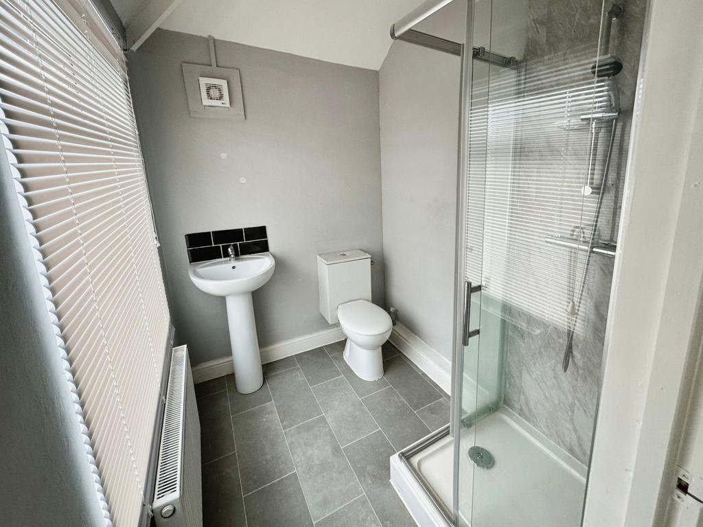 En-Suite Shower Room (to 1st floor Front Bedroom)