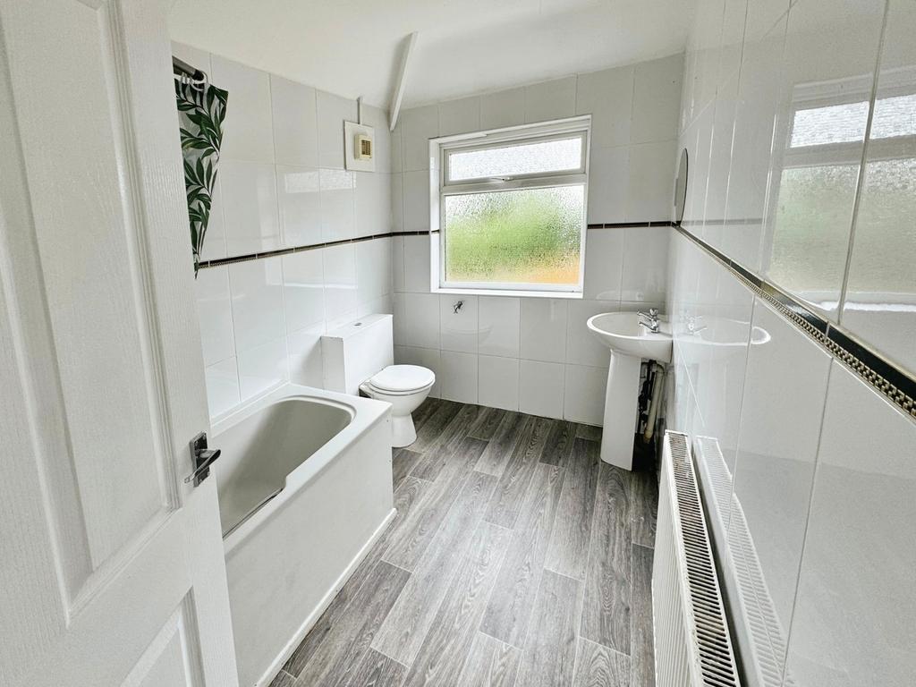 1st Floor Bathroom