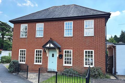2 bedroom ground floor maisonette for sale, The Carriages, Barley Mow Road, Englefield Green, Egham, Surrey, TW20
